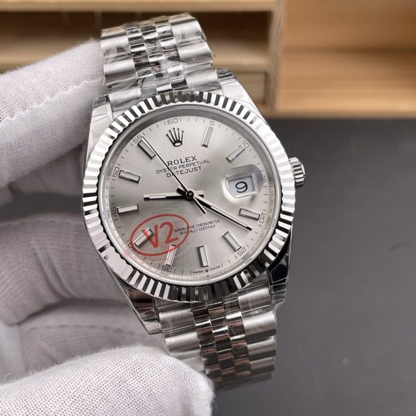 VS Factory (V2) Rolex Datejust 41mm Silver Sunburst Dial Fluted Bezel Jubilee Bracelet (126334) — detail view 3