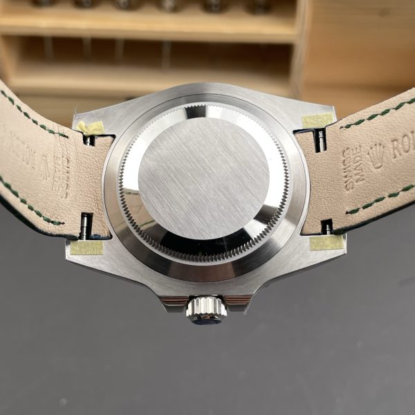 VS Factory Rolex Submariner Date “Hulk” Custom Green Leather Strap 40mm (116610LV) — detail view 4