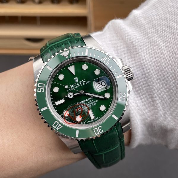 VS Factory Rolex Submariner Date “Hulk” Custom Green Leather Strap 40mm (116610LV) — detail view 3