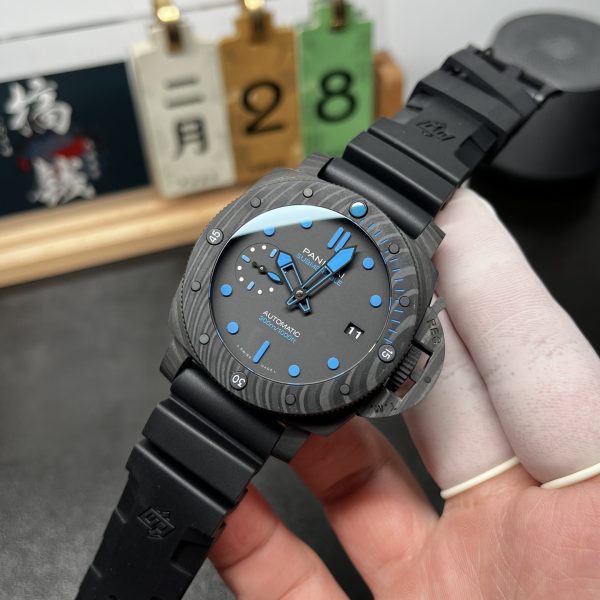 VS Factory Panerai Submersible Carbotech 47mm PAM01616 — detail view 2