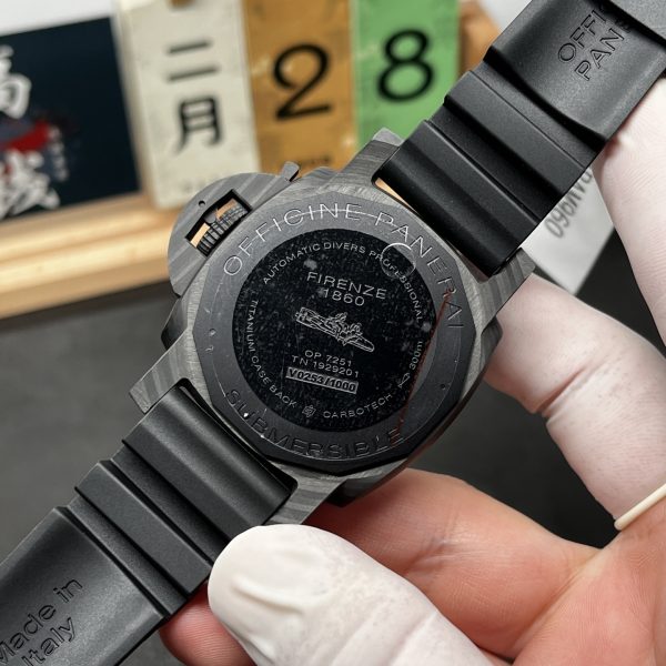 VS Factory Panerai Submersible Carbotech 47mm PAM01616 — detail view 5