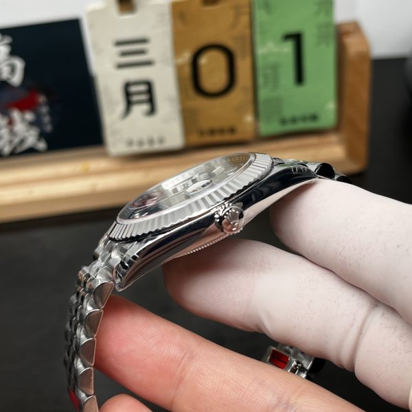 VS Factory (V2) Rolex Datejust 41mm Blue Sunburst Dial Fluted Bezel Jubilee Bracelet (126334) — detail view 6