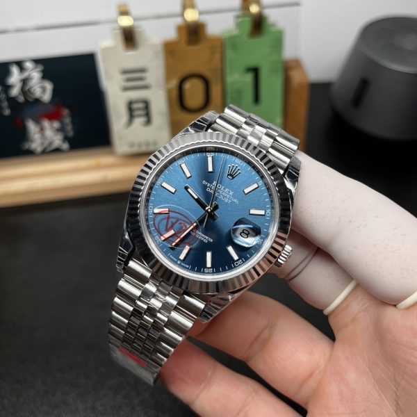 VS Factory (V2) Rolex Datejust 41mm Blue Sunburst Dial Fluted Bezel Jubilee Bracelet (126334) — detail view 2
