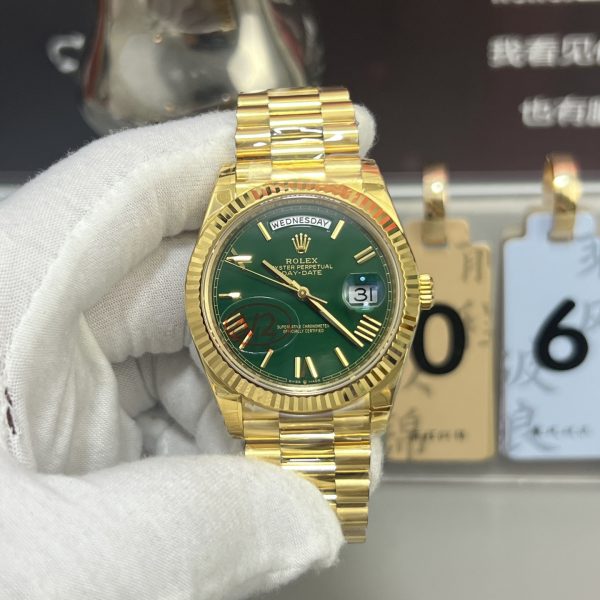 VS Factory Rolex Day-Date 40 Yellow Gold Green Roman Dial (228238) V2 — front product view