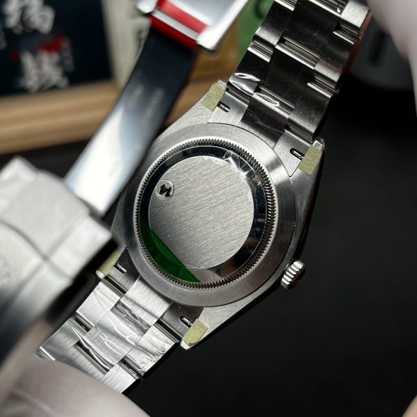 VS Factory Rolex Oyster Perpetual 41mm “Rolex Green” Lacquer Dial Smooth Bezel Oyster Bracelet (124300) — detail view 6