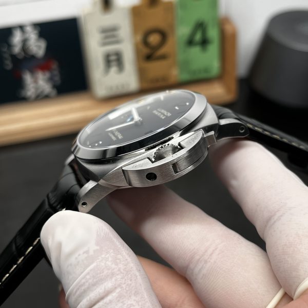VS Factory Panerai Luminor Marina 44mm Black Dial Luminous Arabic Numerals Black Leather Strap (PAM01312) — detail view 4