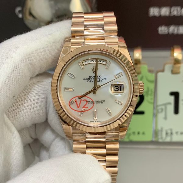 VS Factory Rolex Day-Date 40 Everose Gold White Baguette Diamond Dial (228235) V2 — front product view