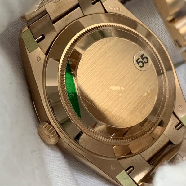 VS Factory Rolex Day-Date 40 Everose Gold White Baguette Diamond Dial (228235) V2 — detail view 5