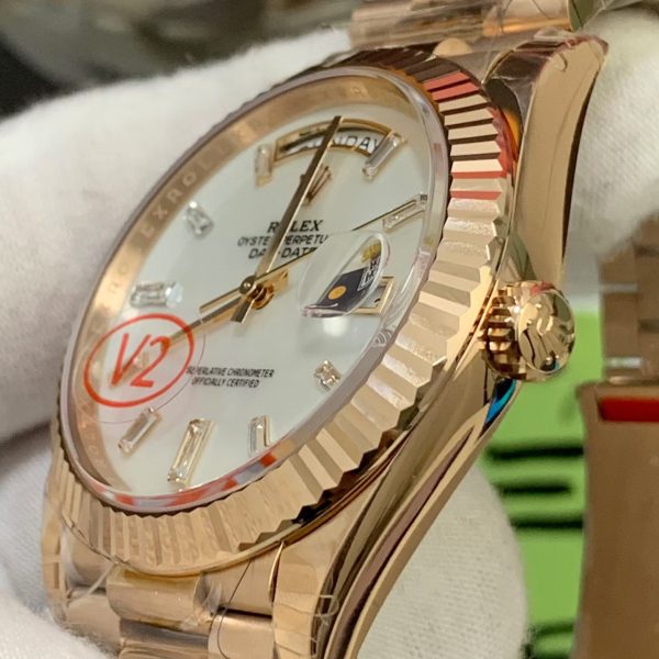 VS Factory Rolex Day-Date 40 Everose Gold White Baguette Diamond Dial (228235) V2 — detail view 2