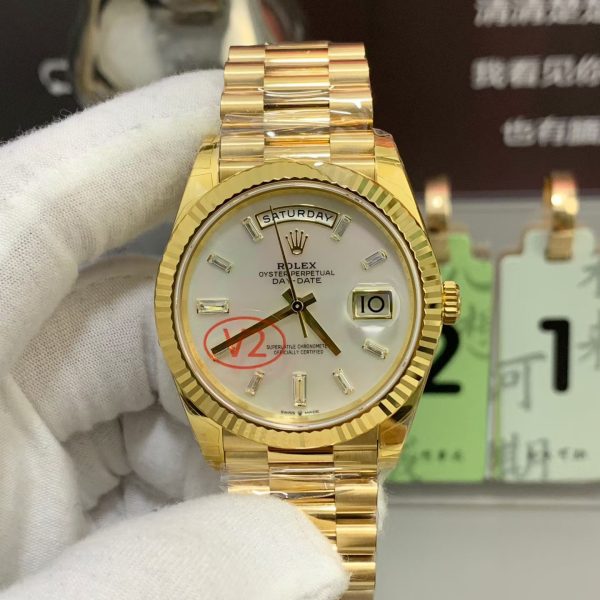 VS Factory Rolex Day-Date 40 Yellow Gold White Baguette Diamond Dial (228238) V2 — front product view