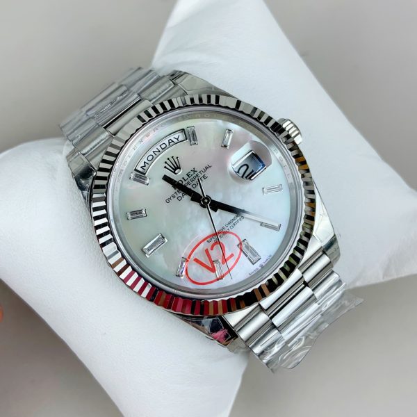VS Factory Rolex Day-Date 40 White Mother of Pearl Baguette Diamond Dial (228236) — detail view 4