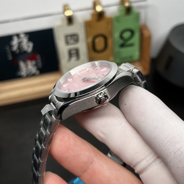 VS Factory Omega Seamaster Aqua Terra 150M 34mm Shell Pink Dial Smooth Bezel (220.10.34.20.10.003) –… — detail view 3
