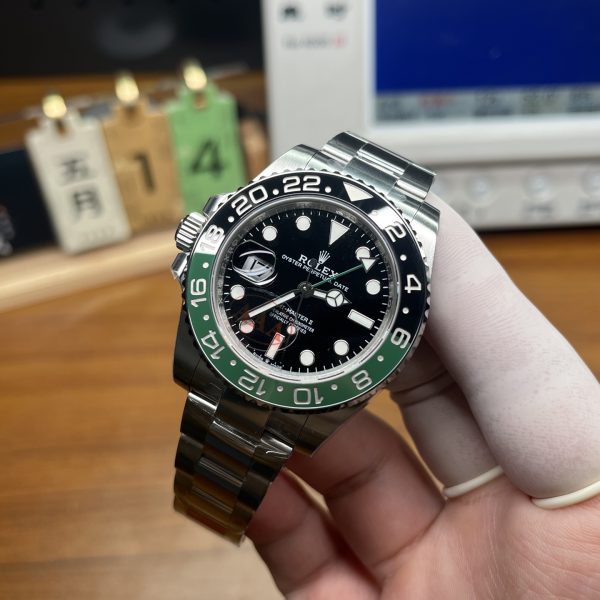 VS Factory Rolex GMT-Master II “Sprite” Left-Handed Black/Green Oyster Bracelet (126720VTNR) — detail view 2