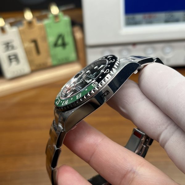 VS Factory Rolex GMT-Master II “Sprite” Left-Handed Black/Green Oyster Bracelet (126720VTNR) — detail view 3