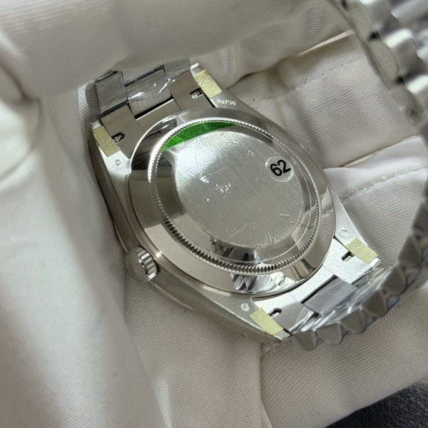 VS Factory Rolex Day-Date 40mm White Gold Gradient Blue Roman Dial (228239) — detail view 5