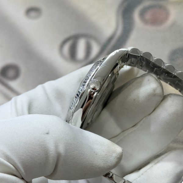 VS Factory Rolex Day-Date 40mm White Gold Gradient Blue Roman Dial (228239) — detail view 7