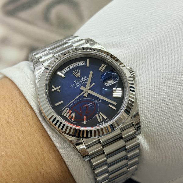 VS Factory Rolex Day-Date 40mm White Gold Gradient Blue Roman Dial (228239) — detail view 2