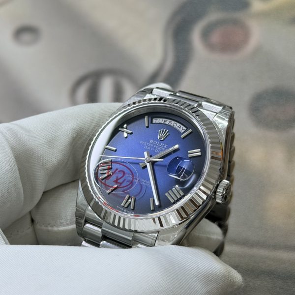 VS Factory Rolex Day-Date 40mm White Gold Gradient Blue Roman Dial (228239) — detail view 3