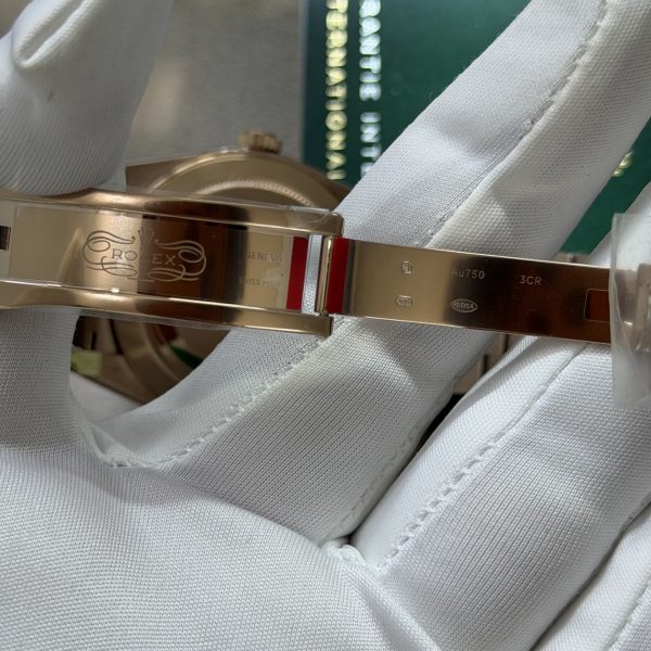 VS Factory Rolex Day-Date 40mm Everose Gold Ombré Grey Roman Dial (228235) — detail view 5
