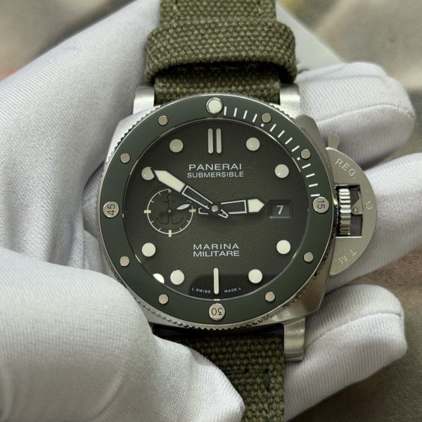 VS Factory Panerai Submersible Marina Militare 44mm Green Gradient Dial (PAM01697) — front product view