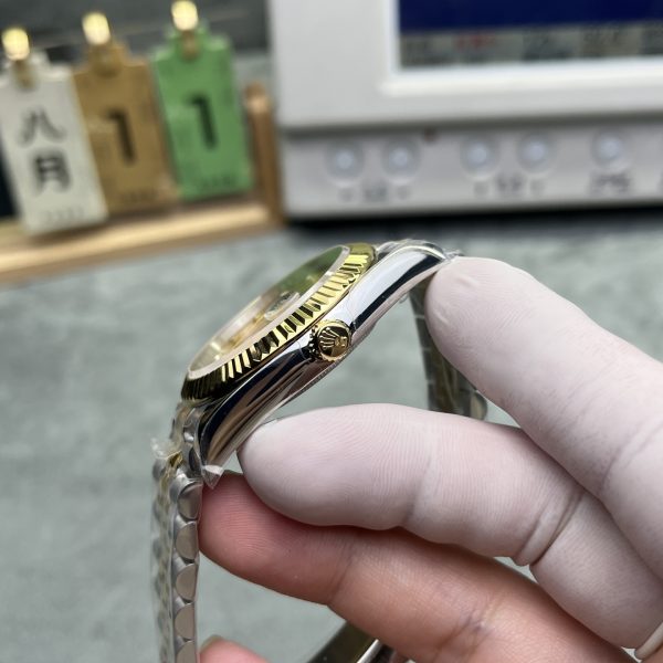 VS Factory Rolex Datejust 41mm Two-Tone Gold Champagne Diamond Dial Fluted Bezel Jubilee Bracelet… — detail view 3