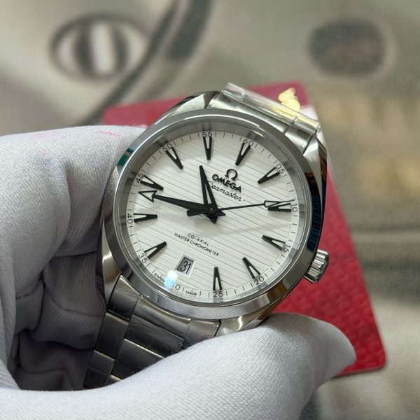 VS Factory Omega Seamaster Aqua Terra 150M 38mm White Teak Dial (220.10.38.20.02.001) — detail view 2