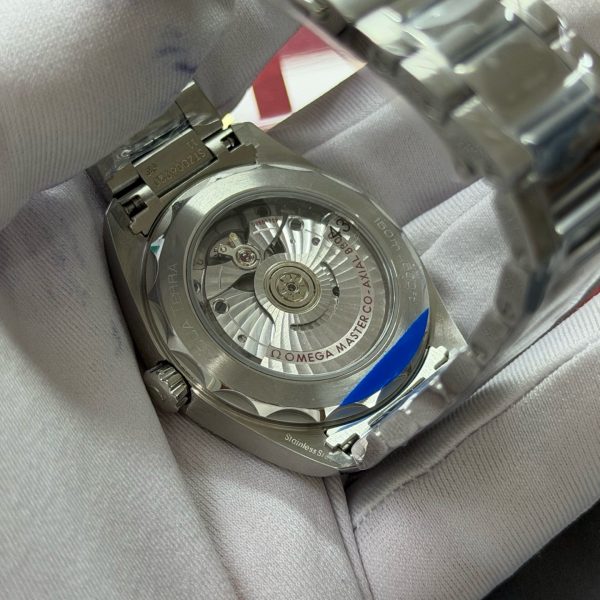 VS Factory Omega Seamaster Aqua Terra 150M 38mm White Teak Dial (220.10.38.20.02.001) — detail view 3