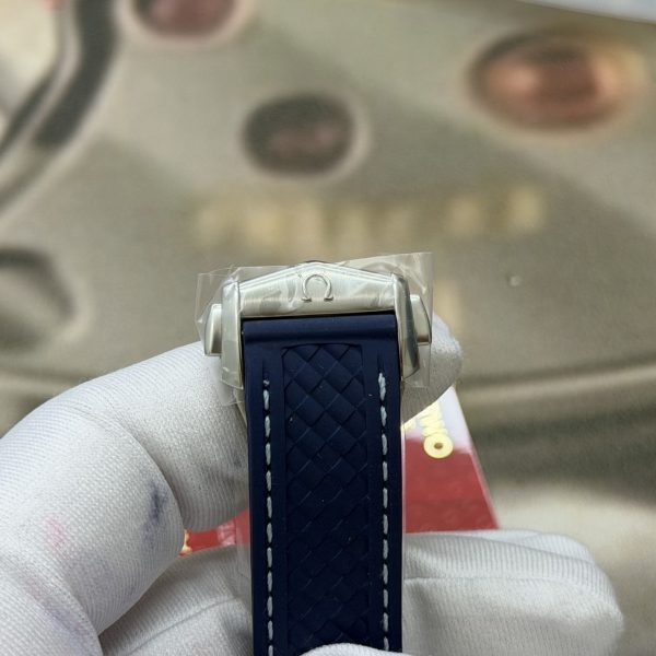 VS Factory Omega Seamaster Aqua Terra 150M Worldtimer 43mm Blue Dial (220.12.43.22.03.001) — detail view 5