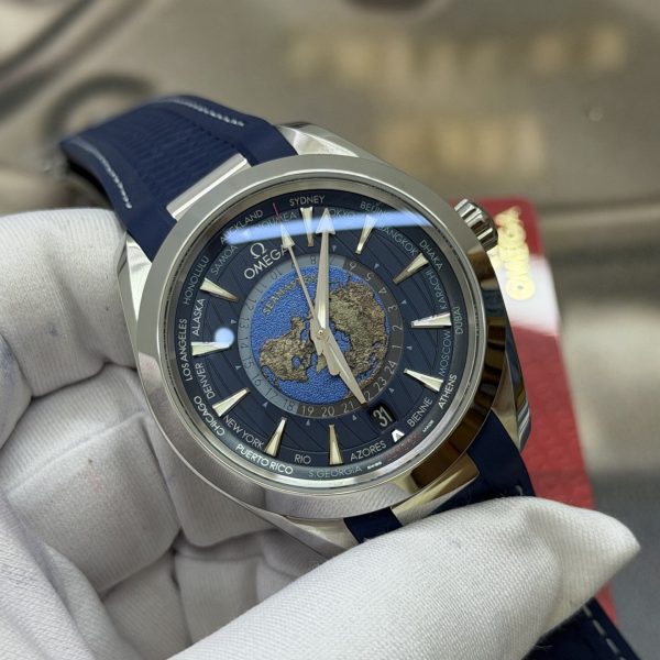 VS Factory Omega Seamaster Aqua Terra 150M Worldtimer 43mm Blue Dial (220.12.43.22.03.001) — detail view 2