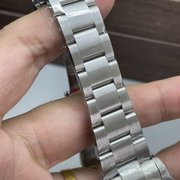 VS Factory Rolex Oyster Perpetual 41mm Coral Red Dial Smooth Bezel Oyster Bracelet (124300) — detail view 8
