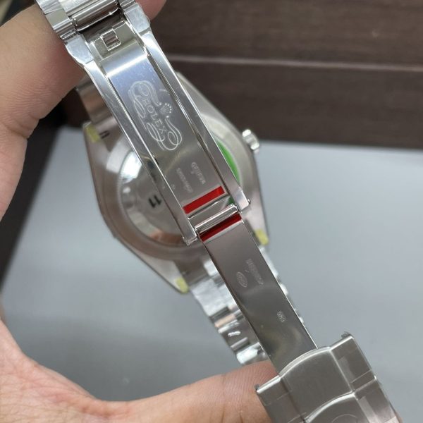 VS Factory Rolex Oyster Perpetual 41mm Coral Red Dial Smooth Bezel Oyster Bracelet (124300) — detail view 7