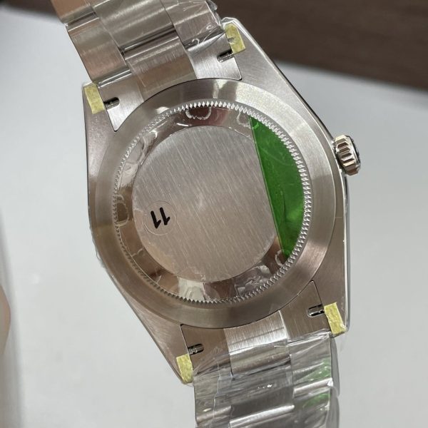 VS Factory Rolex Oyster Perpetual 41mm Coral Red Dial Smooth Bezel Oyster Bracelet (124300) — detail view 9