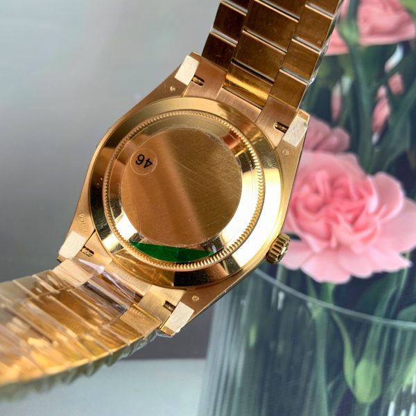 VS Factory Rolex Day-Date 40 Yellow Gold Black Baguette Diamond Dial (228238) V2 — detail view 8
