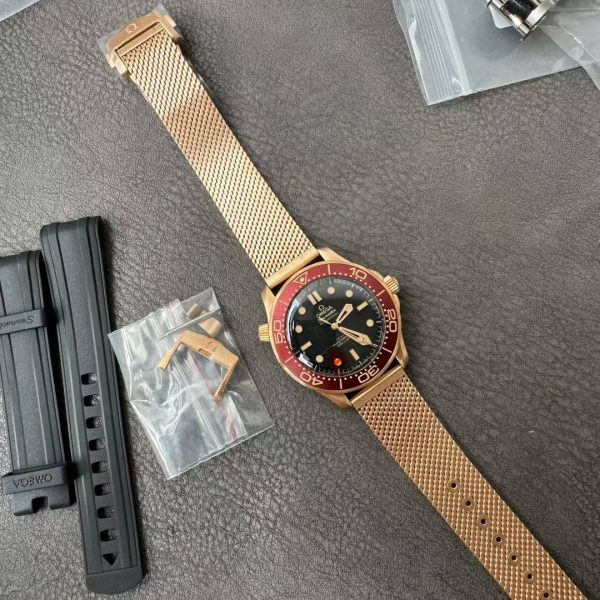VS Factory Omega Seamaster Diver 300M 007 “No Time To Die” Matte Tropical Brown/Black Dial Titanium Mesh… — detail view 4