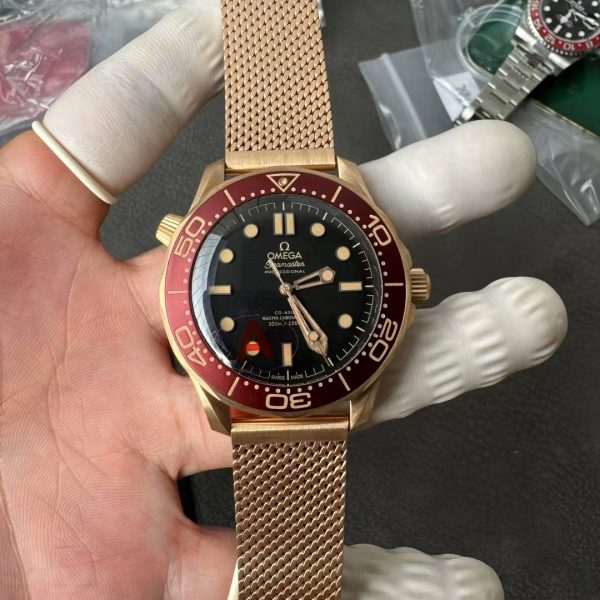 VS Factory Omega Seamaster Diver 300M 007 “No Time To Die” Matte Tropical Brown/Black Dial Titanium Mesh… — detail view 2