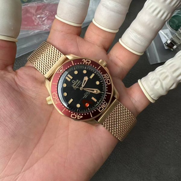 VS Factory Omega Seamaster Diver 300M 007 “No Time To Die” Matte Tropical Brown/Black Dial Titanium Mesh… — detail view 5