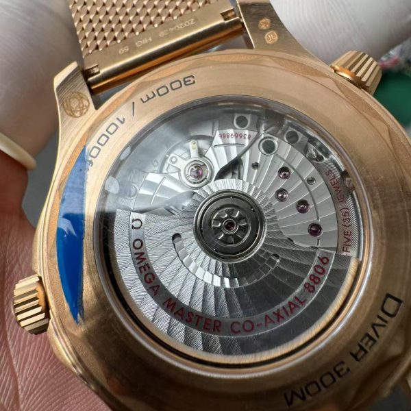 VS Factory Omega Seamaster Diver 300M 007 “No Time To Die” Matte Tropical Brown/Black Dial Titanium Mesh… — detail view 8