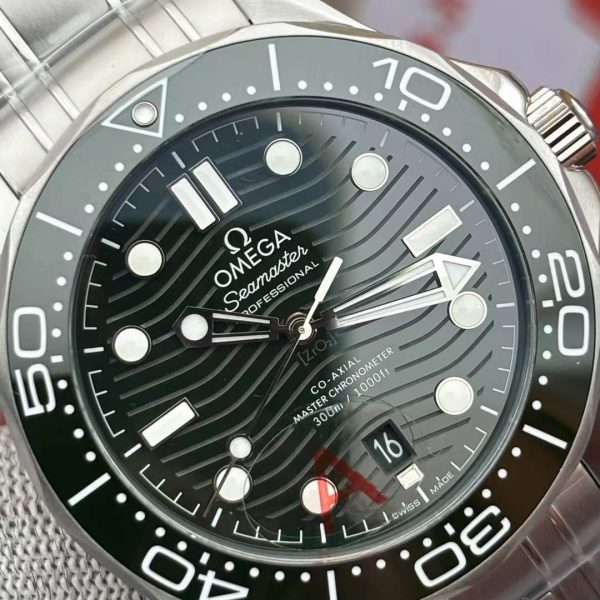 VS Factory Omega Seamaster Diver 300M 42mm Green Dial Green Ceramic Bezel (210.30.42.20.10.001) — detail view 2