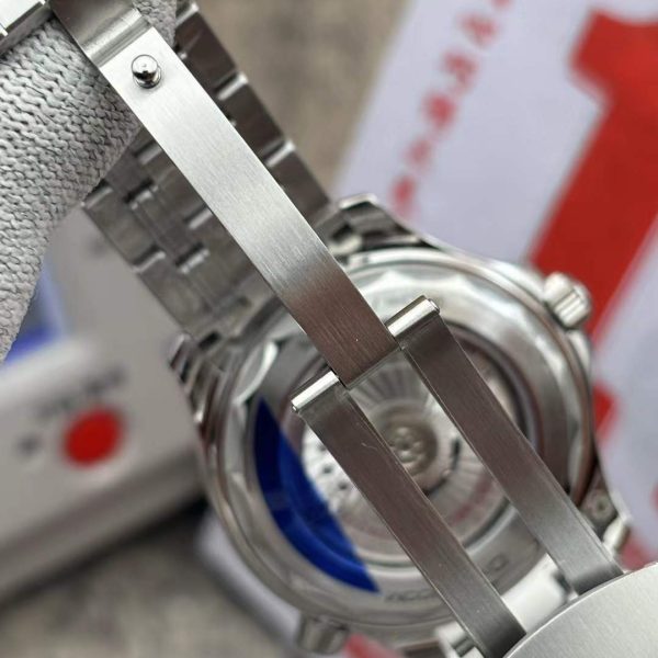 VS Factory Omega Seamaster Diver 300M 42mm Green Dial Green Ceramic Bezel (210.30.42.20.10.001) — detail view 6
