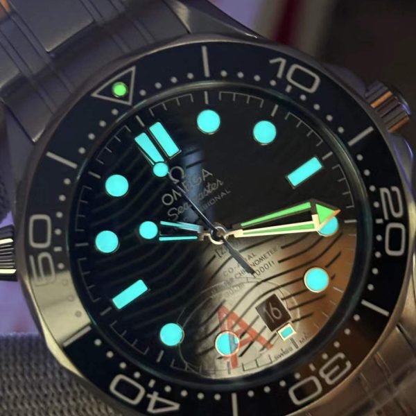 VS Factory Omega Seamaster Diver 300M 42mm Green Dial Green Ceramic Bezel (210.30.42.20.10.001) — detail view 8