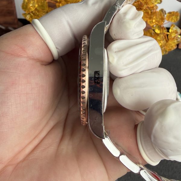VS Factory Rolex GMT-Master II “Root Beer” Two-Tone Everose Gold Brown/Black Oyster Bracelet (126711chnr) — detail view 5