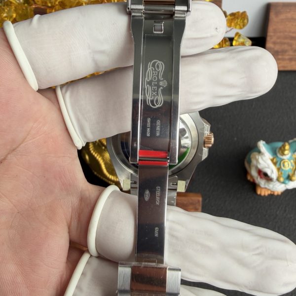 VS Factory Rolex GMT-Master II “Root Beer” Two-Tone Everose Gold Brown/Black Oyster Bracelet (126711chnr) — detail view 6