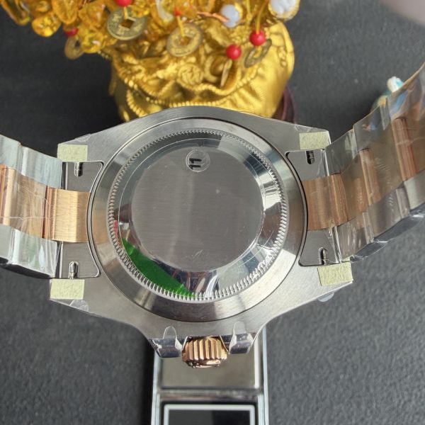 VS Factory Rolex GMT-Master II “Root Beer” Two-Tone Everose Gold Brown/Black Oyster Bracelet (126711chnr) — detail view 7