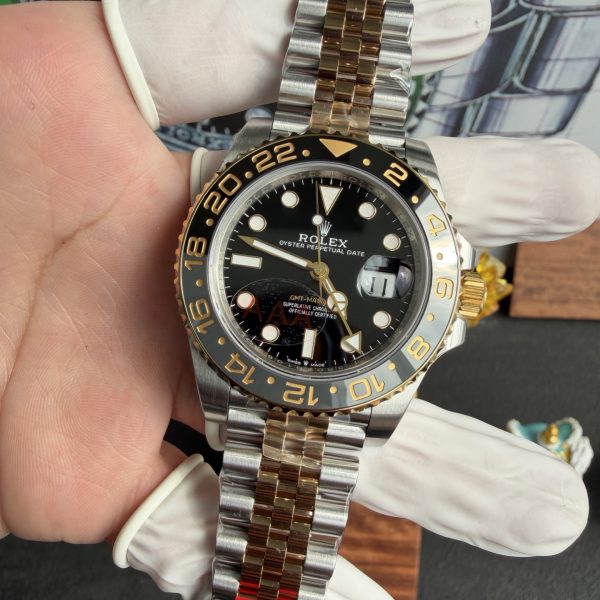 VS Factory Rolex GMT-Master II Two-Tone Yellow Gold Black/Grey Ceramic Bezel Jubilee Bracelet… — detail view 4