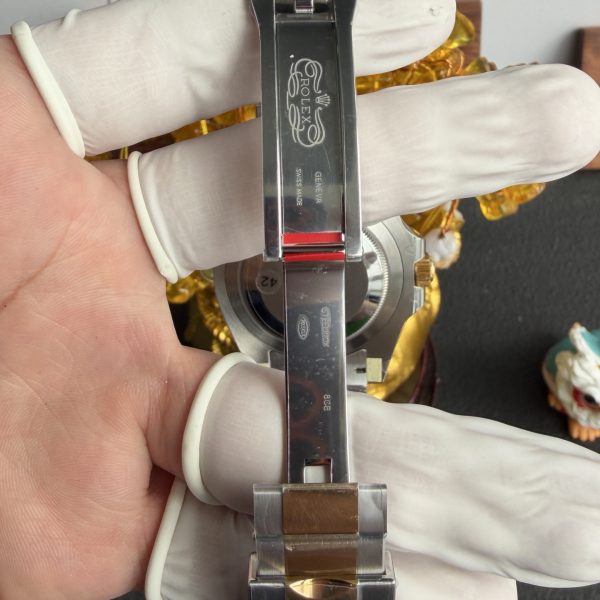 VS Factory Rolex GMT-Master II Two-Tone Yellow Gold Black/Grey Ceramic Bezel Jubilee Bracelet… — detail view 10