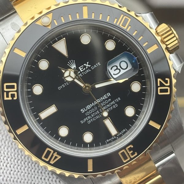 VS Factory Rolex Submariner Date “Two-Tone Black” 18K Yellow Gold 40mm (116613LN) — detail view 4