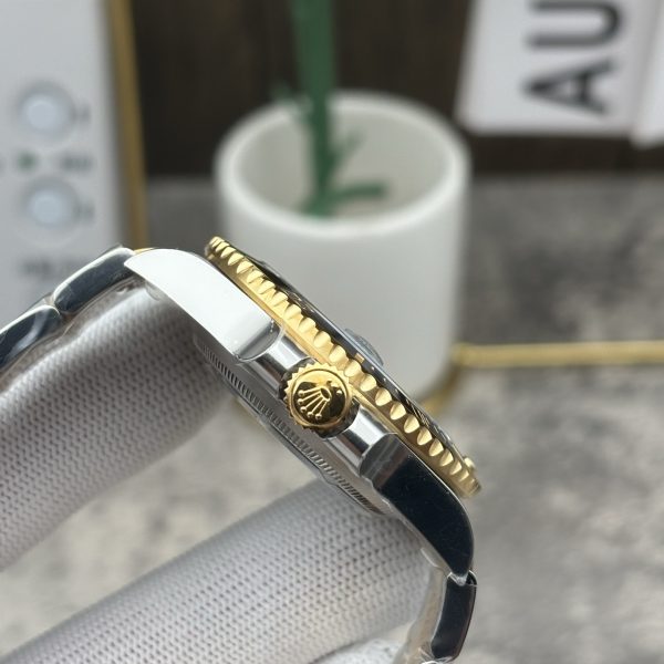 VS Factory Rolex Submariner Date “Two-Tone Black” 18K Yellow Gold 40mm (116613LN) — detail view 5