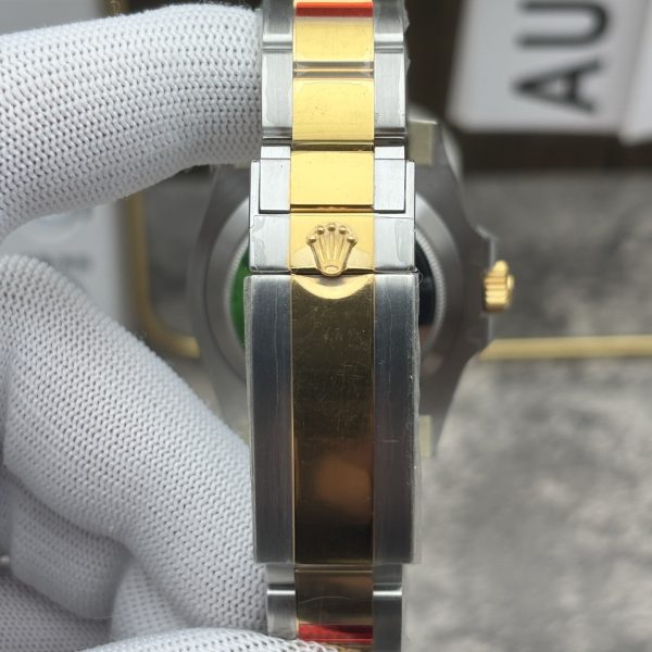 VS Factory Rolex Submariner Date “Two-Tone Black” 18K Yellow Gold 40mm (116613LN) — detail view 7