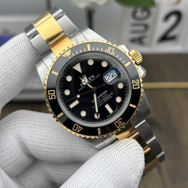 VS Factory Rolex Submariner Date “Two-Tone Black” 18K Yellow Gold 40mm (116613LN) — detail view 2