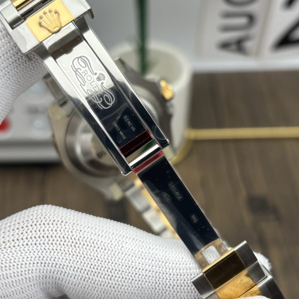 VS Factory Rolex Submariner Date “Two-Tone Black” 18K Yellow Gold 40mm (116613LN) — detail view 10
